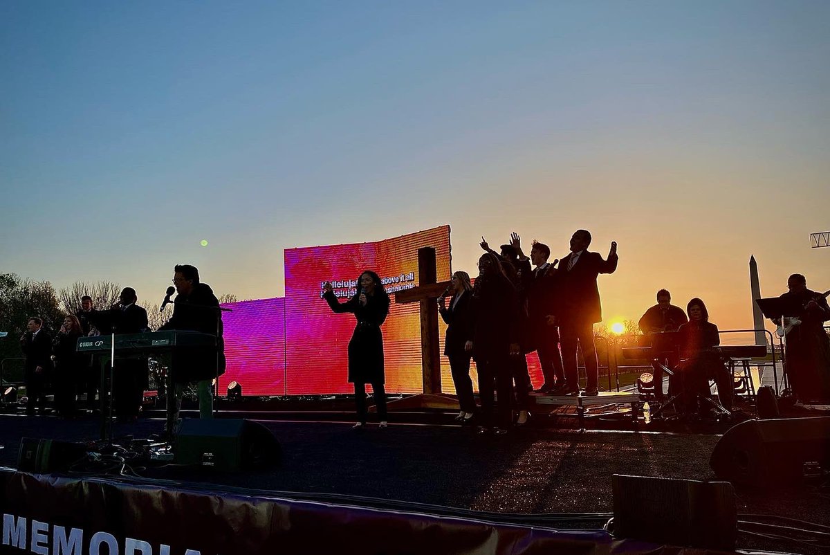 voicesoflee's tweet photo. Today, we celebrated our risen savior at the 42nd annual Lincoln Memorial Sunrise Service! We are grateful for this opportunity to share the good news of our Savior. #HeisRisen! https://t.co/mg98dqtIV3