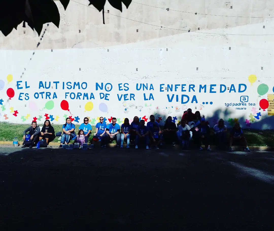 TGD PADRES ROSARIO (@tgdrosario) on Twitter photo Seguimos con actividades en un Abril Azul 💙 Hoy volvimos a pintar el mural de <a href="/CalleRecreativa/">Calle Recreativa</a> c las flias azules agradecemos <a href="/SCyCRos/">Secretaría de Control y Convivencia</a> <a href="/CulturaRosario/">CulturaRosario</a> <a href="/MuniRosario/">Municipalidad de Rosario</a> <a href="/pablojavkin/">Pablo Javkin</a> y como siempre <a href="/DanielaLeonTW/">Daniela León</a> <a href="/ConcejoMRosario/">Concejo Municipal de Rosario</a> Seguimos con actividades en un Abril Azul 💙 Hoy volvimos a pintar el mural de <a href="/CalleRecreativa/">Calle Recreativa</a> c las flias azules agradecemos <a href="/SCyCRos/">Secretaría de Control y Convivencia</a> <a href="/CulturaRosario/">CulturaRosario</a> <a href="/MuniRosario/">Municipalidad de Rosario</a> <a href="/pablojavkin/">Pablo Javkin</a> y como siempre <a href="/DanielaLeonTW/">Daniela León</a> <a href="/ConcejoMRosario/">Concejo Municipal de Rosario</a>