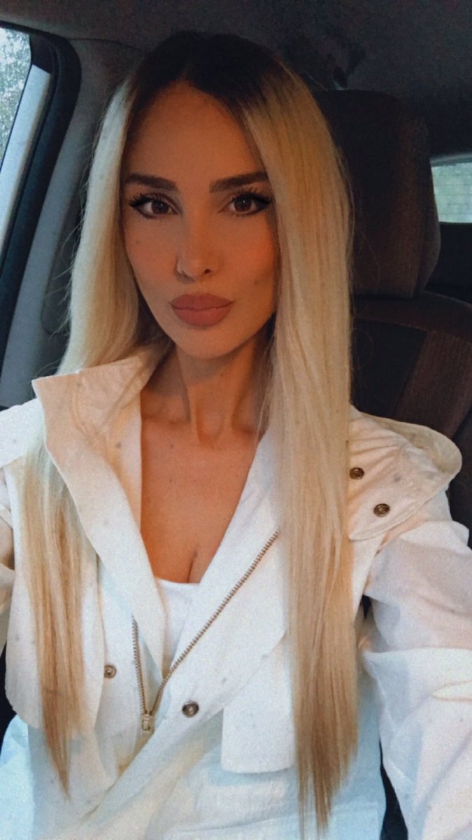 MeltemBadam's tweet photo. Zürafanın düşkünü beyaz giyer kış günü😇 #yesmakeup https://t.co/XT6w6DKW0v