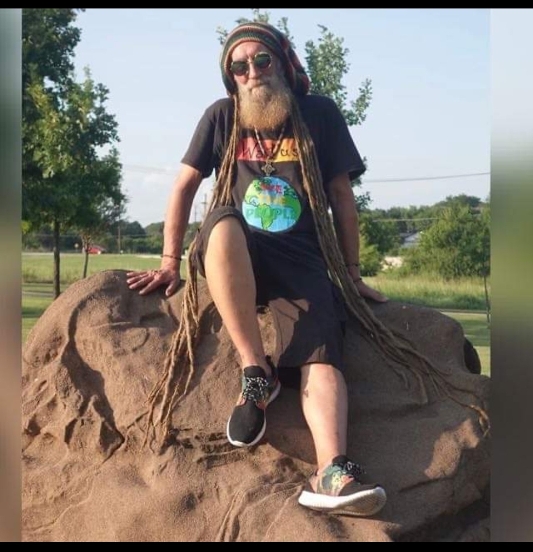 Come rock out on the patio with Jimi Watusi! Celebrate your Easter holiday with the Towers gang! 

#easter #sundayfunday #20beersontap #bestpatio #watchmcrash #eatlocal