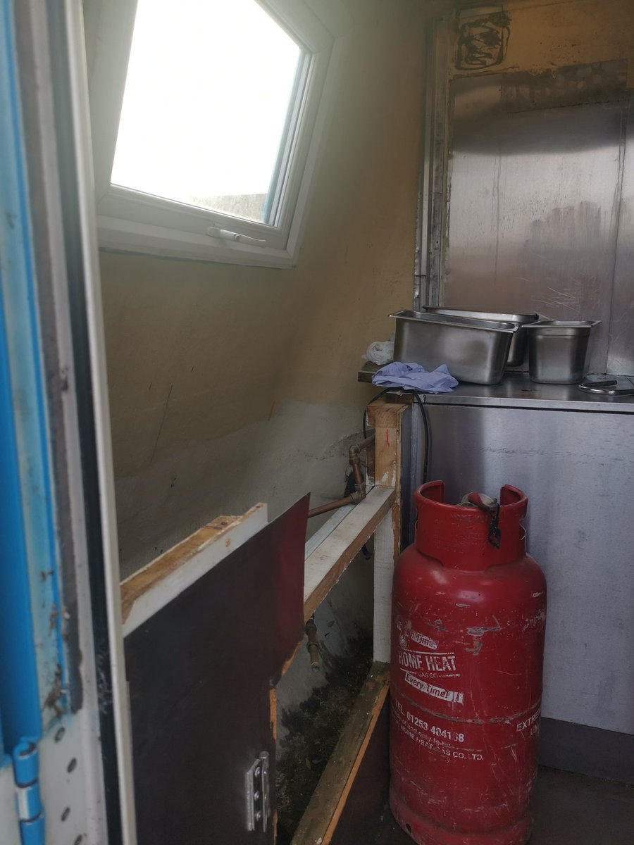 chef_mcnee's tweet photo. Finally some decent weather on a day off, managed to get a bit of the trailer stripped out, a little bit more to do before it goes away to be refiberglassed and resealed in may https://t.co/fpvYnOutEe