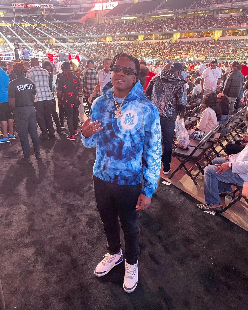 ZacSavage2L's tweet photo. I feel like Errol Spence at the weigh in 💫 https://t.co/jsV60SM0zx