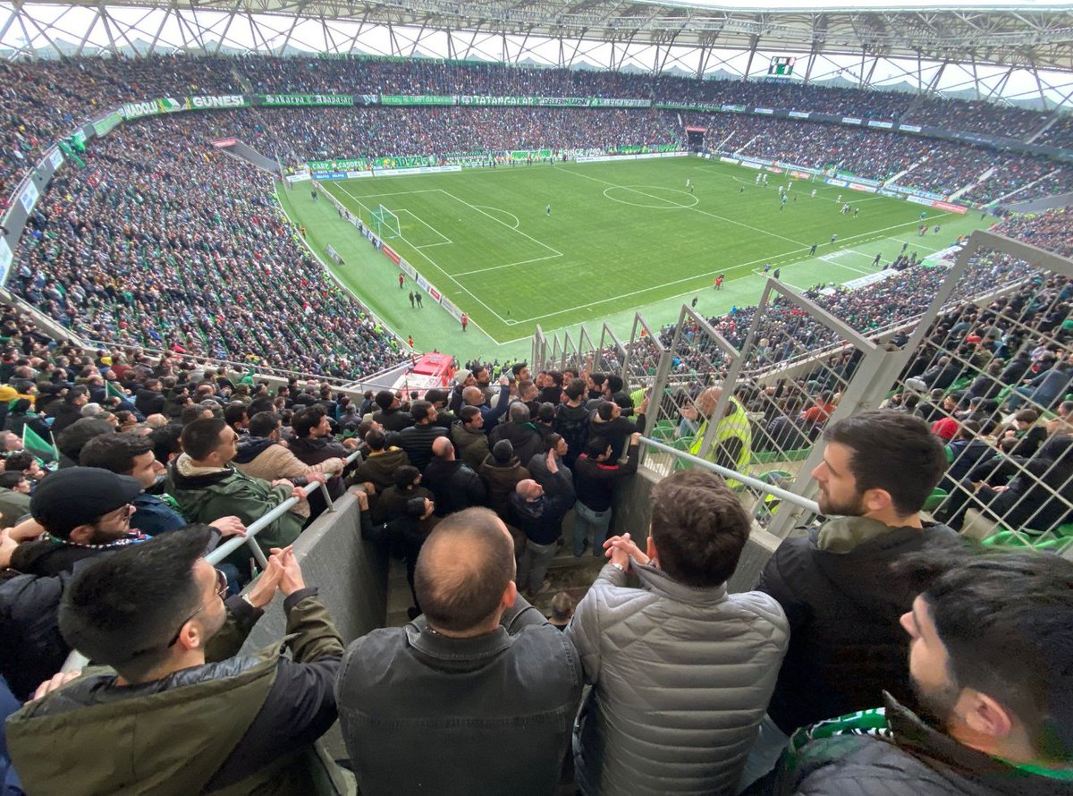 tribundergi's tweet photo. Bugün Sakaryaspor x Turgutluspor maçında tribünler.
Muazzam. 
(TDW) https://t.co/xcxJgMgowE