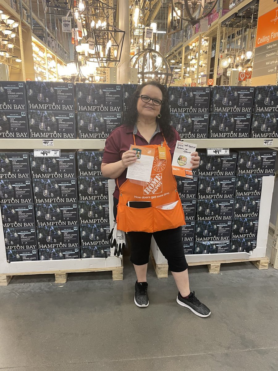 leslie6563's tweet photo. Congratulations Carol and Sandra on your Gold and Platinum milestones! You guys are Howard Lane rockstars! @sabrinaseidel22 @ericbernal01 @SandraZ97211474 https://t.co/C3DayyiWkx