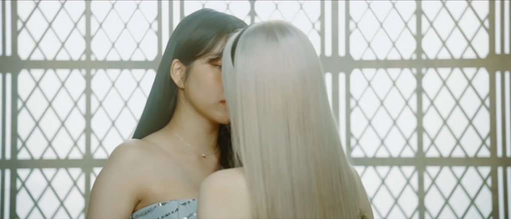 EG1RLSINB's tweet photo. apple, 2020.
(lesbian witches era) https://t.co/DQWafgxrYV