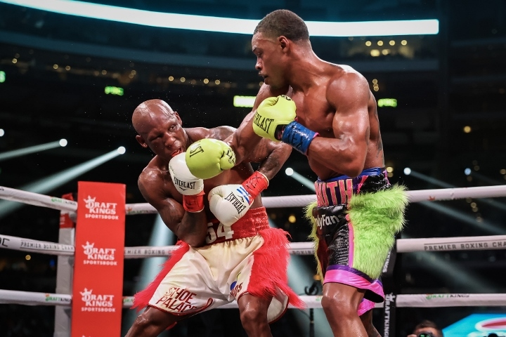 Derrick James 'Keep his hands busy with your offense, that way you won't have to worry about him setting up his punches'

Derrick had the perfect gameplan to beat Ugas counterpunching finnese. 🇺🇸🥊🇨🇺

#Boxing #SpenceUgas