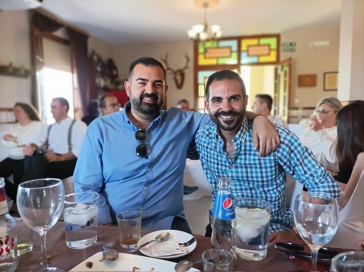 Queda inaugurado mi Twitter con <a href="/saxofoncho/">Alfonso López Cortés</a> 😉un tío tela de buena gente...