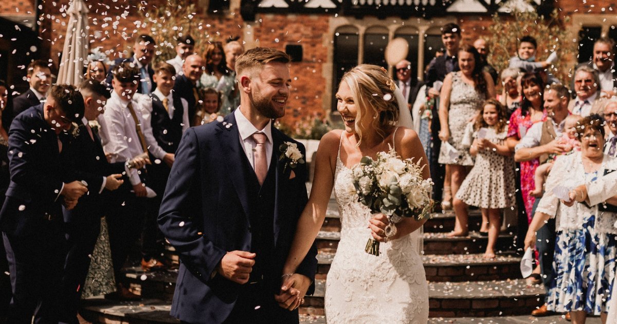 𝐇𝐀𝐏𝐏𝐘 𝐄𝐀𝐒𝐓𝐄𝐑 𝐄𝐕𝐄𝐑𝐘𝐎𝐍𝐄! ♡

We hope you are all enjoying some quality time, and sneaking in some all-important Wedding Planning between snacking on Easter Eggs and Hot Cross Buns!

Lots of Love 
Team TD x