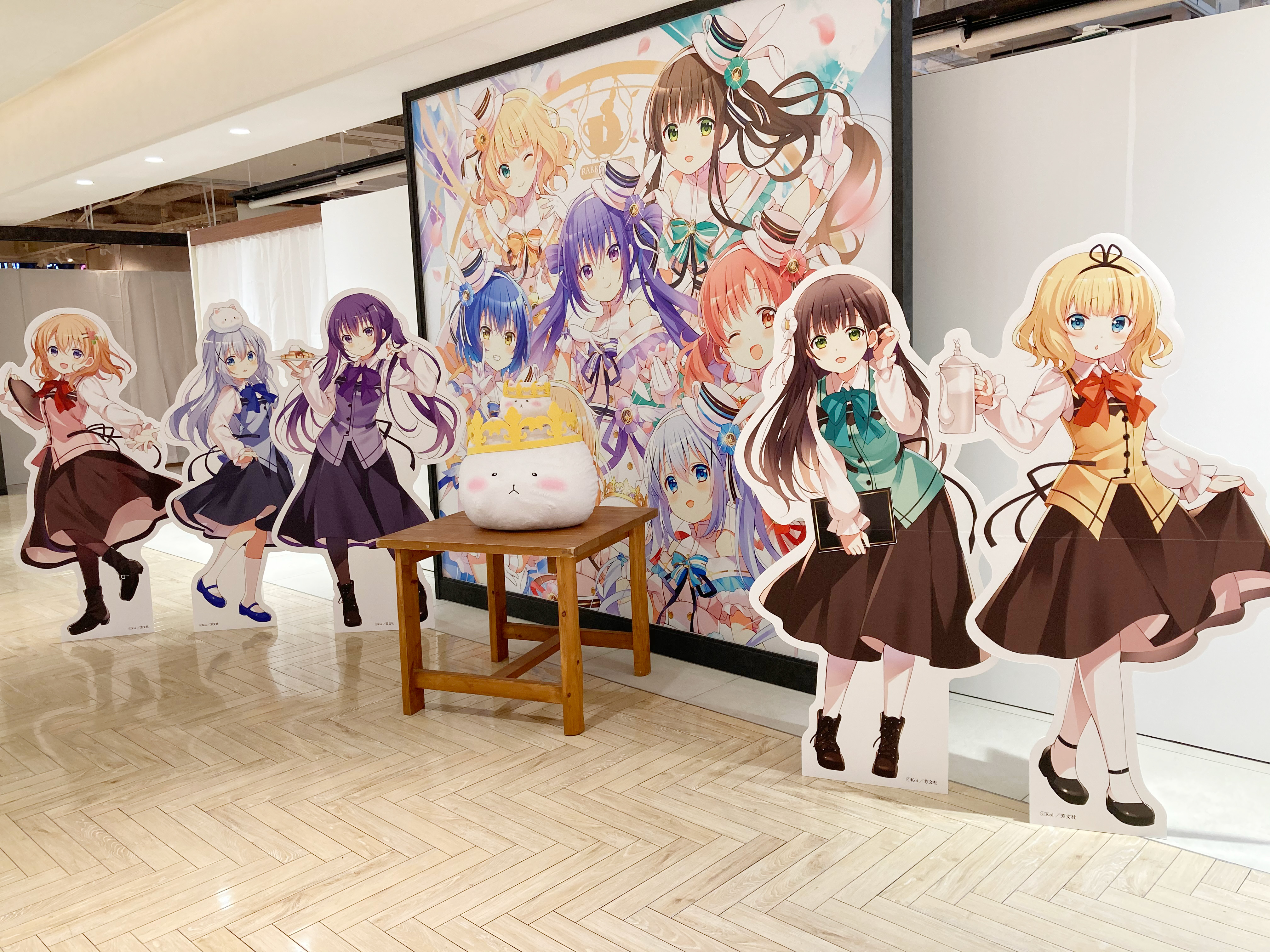 ご注文はうさぎですか 展 Cafe Lumiere ごちうさ展福岡会場閉幕 ご注文はうさぎですか 展 Cafe Lumiere 福岡会場の全日程が終了いたしました 24日間にわたり たくさんのご来場ありがとうございました 次のごちうさ展は名古屋 名古屋でも