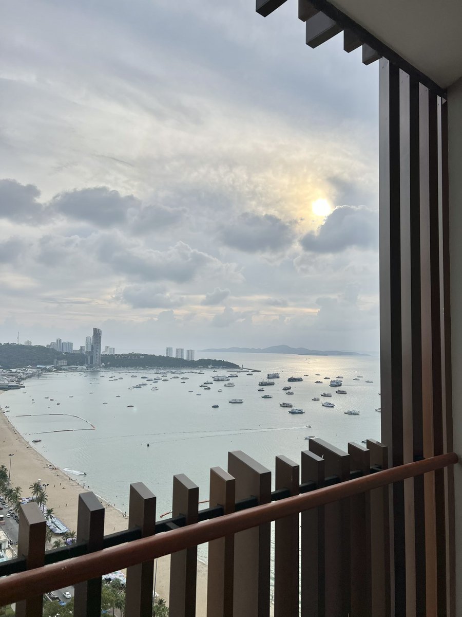 Joyhae's tweet photo. 🏖รวมรีวิว โรงแรมพัทยา ในยุคโควิด!!! 

- Hilton
- Cape Dara
- Movenpick
- Amari
- Grande Centre Point
- Intercon
-Ana Anan

โรงแรมไหนได้อันดับเท่าไรมาดูกันนน

*จัดอันดับตามความรู้สึกส่วนตัวเท่านั้น แต่ละคนอาจจะได้รับประสบการณ์จากแต่ละที่ไม่เหมือนกัน* https://t.co/WRPJOQPE6h