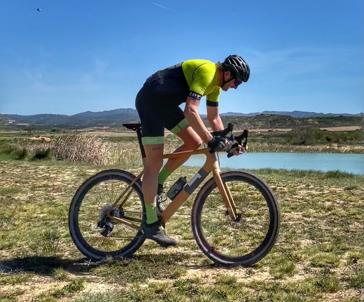 RikiAbad's tweet photo. Corto riguroso, ya tocaba un poco de buen tiempo!!! ☀️
Disfrutando de cuatro horas con la gravel para cerrar la semana!!!
#buentiempo #gravel #3texploro #lurbel 
@lurbel_pg https://t.co/OCKHiGybjB