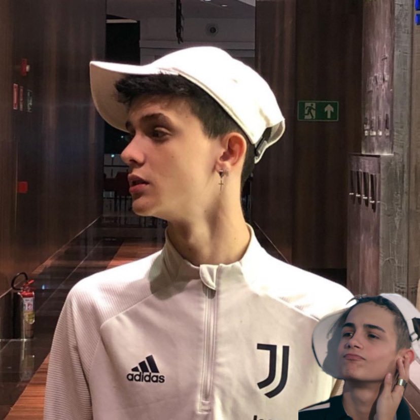 🐉◞ 𝐀tenção, atenção ៸៸
               𓍢. teen em adoção.

oii, sou o mc hariel, sim o cantor, tenho 16 anos e estou em busca de familia e amigos, fav aqui e eu te chamo na dm rt pra ajudar.