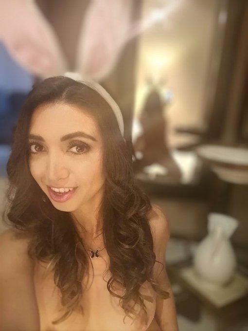 Happy Easter!! 🐇💐🐣🐤🐥🥚

#HappyEaster #Easter #Easter2022 #EasterSunday #bunnygirl https://t.co/tqJdC6