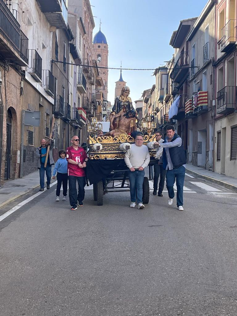 Gracias a tod@s por vuestro esfuerzo para sacar adelante nuestras dos procesiones! Llega el momento de recoger trajes, tambores, bombos... hasta la próxima Semana Santa. Cada uno a su manera, tod@s a una por nuestra Piedad #SemanaSanta2022 #MoratadeJalón