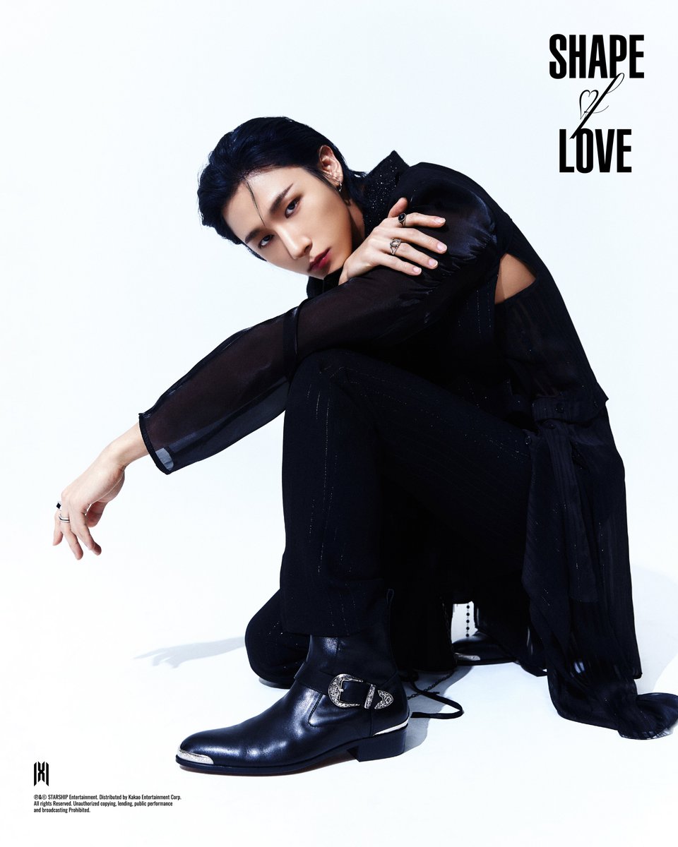 IMwhatIM_MX's tweet photo. [170422 Mx official TWT] Shape of Love - LOVE ❤️ VERSION CONCEPT PHOTO.
Changkyun. Oh Changkyun. 💗
That sheer.  👀 
#MONSTAX  #몬스타엑스 #SHOWNU #MINHYUK #KIHYUN #HYUNGWON #JOOHEON #IM #CHANGKYUN  #셔누 #민혁 #기현 #형원 #주헌 #아이엠 #창균  #MONBEBE #ShapeofLove #LOVEVERSION https://t.co/OHJ3k8fnrp