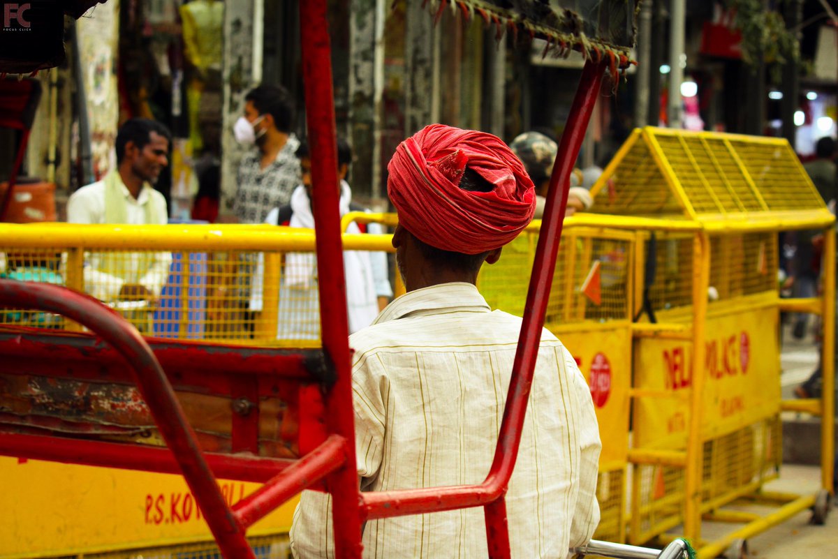 FocusClick_'s tweet photo. Peth Peeche baat krne sai, kya milega apko sukoon ?
Name - Hawzla #2
Photograph By - @iamparas.jain
#focusclick #thefocus #streetphotography #streetofdelhi #natgeoyourshot #TimesSquare https://t.co/8drrJybm04