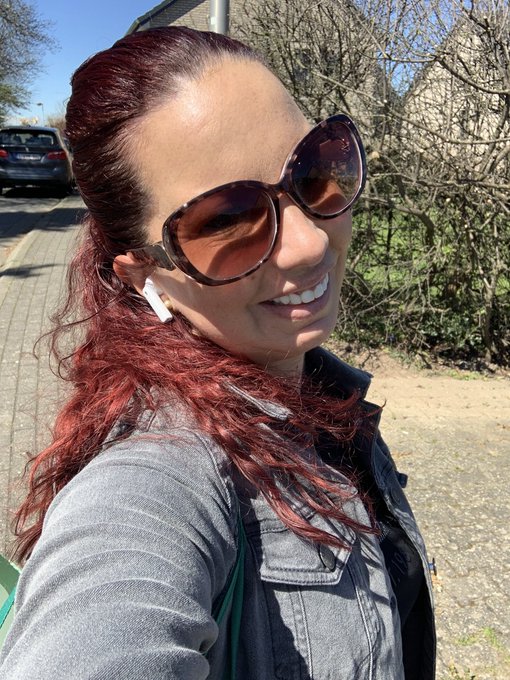 W&uuml;nsche euch einen sch&ouml;nen Sonntag und Frohe Ostern 💋  https://t.co/ZNZQavNNqm https://t.co/ErutVTxR