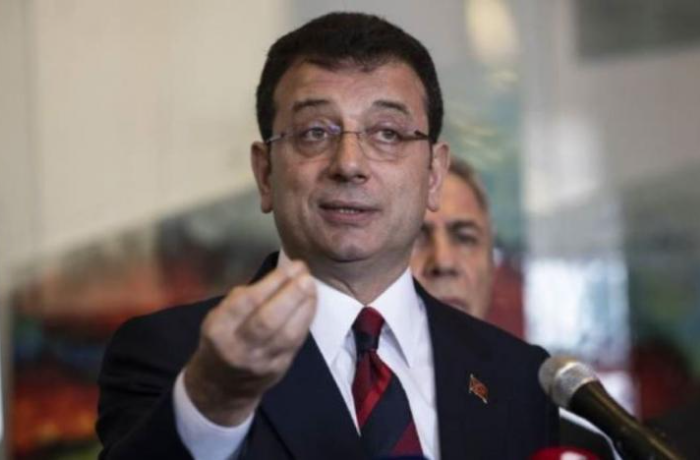 Gelin size İmamoğlu'nun İbb'yi nasıl iflas ettirdiğini bir de ben anlatayım. Size yine yeni bir bilgi vermeyeceğim, sadece basına ve resmi raporlara yansıyan belgeleri doğru sırayla alt alta koyup soygun mekanizmasının nasıl işlediğini göstermeye çalışacağım. İett ile başlayalım.