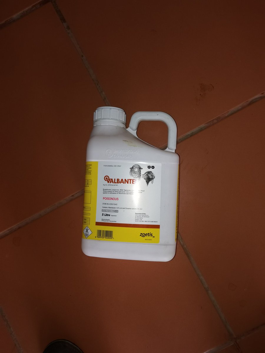 AbrahamApplegr2's tweet image. Note!!!
Pls farmers remember that time for routine dose should be guided by signs like fecal egg count or runny nose. If such signs show in 1-2 animals, treat the affected animals immediately then inspect and treat the rest of the flock strictly according to the attached chart