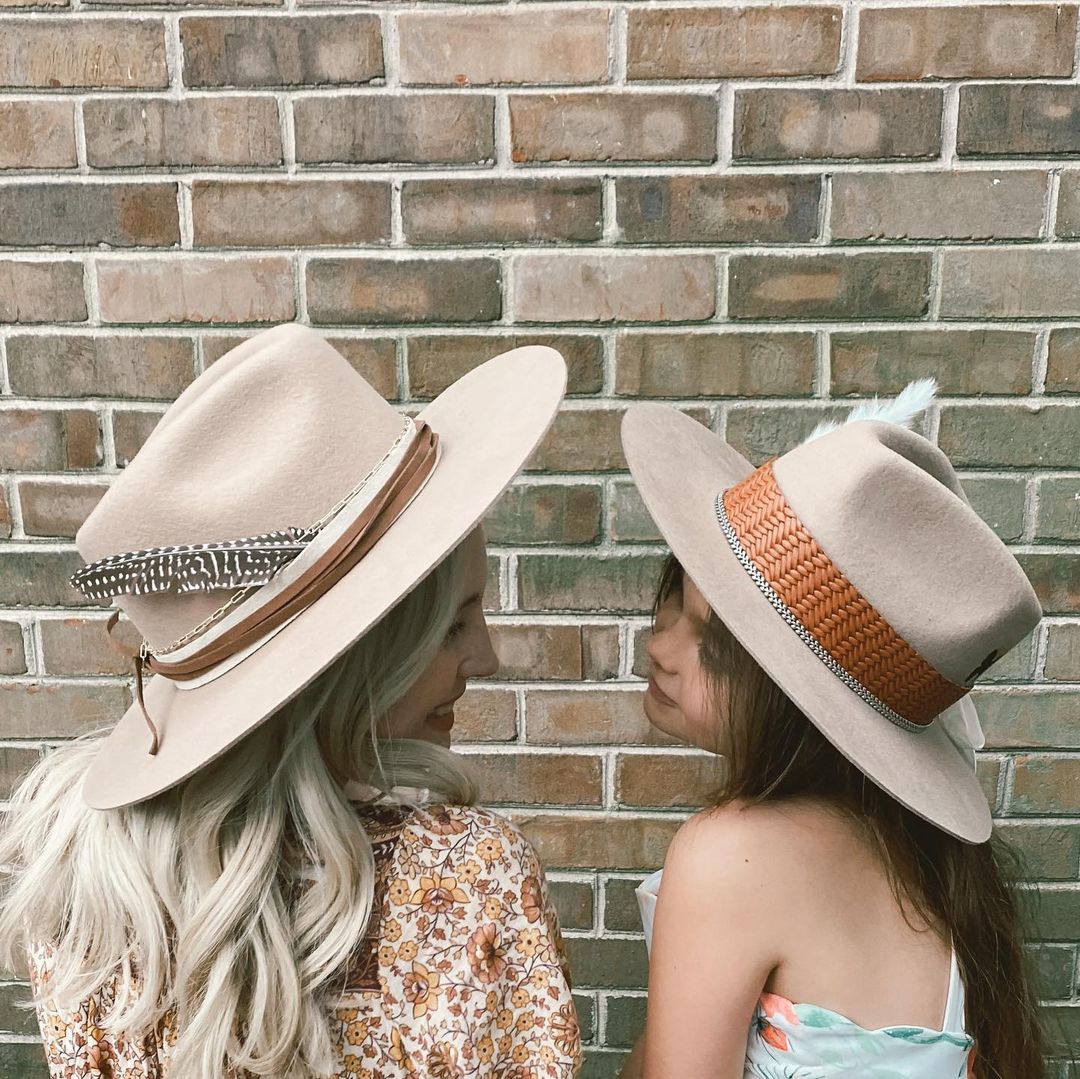 CandiceUpdate's tweet image. Pictures of Candice Accola King with her daughter Florence in Nashville on April 15th
"My cowgirl 🤠 🤠"
