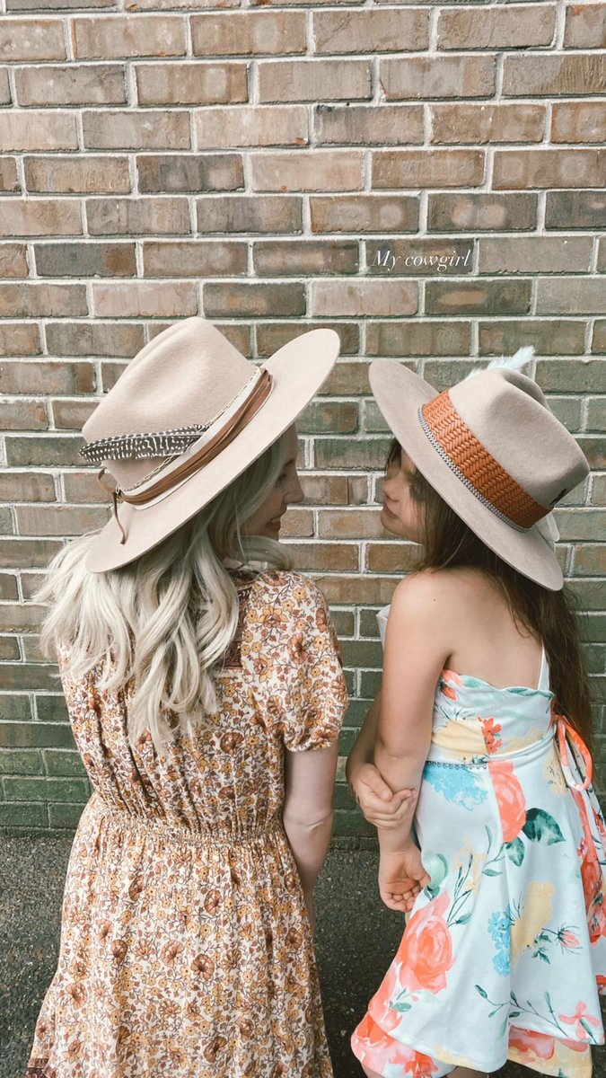 CandiceUpdate's tweet image. Pictures of Candice Accola King with her daughter Florence in Nashville on April 15th
"My cowgirl 🤠 🤠"