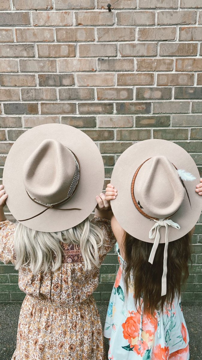 CandiceUpdate's tweet image. Pictures of Candice Accola King with her daughter Florence in Nashville on April 15th
"My cowgirl 🤠 🤠"