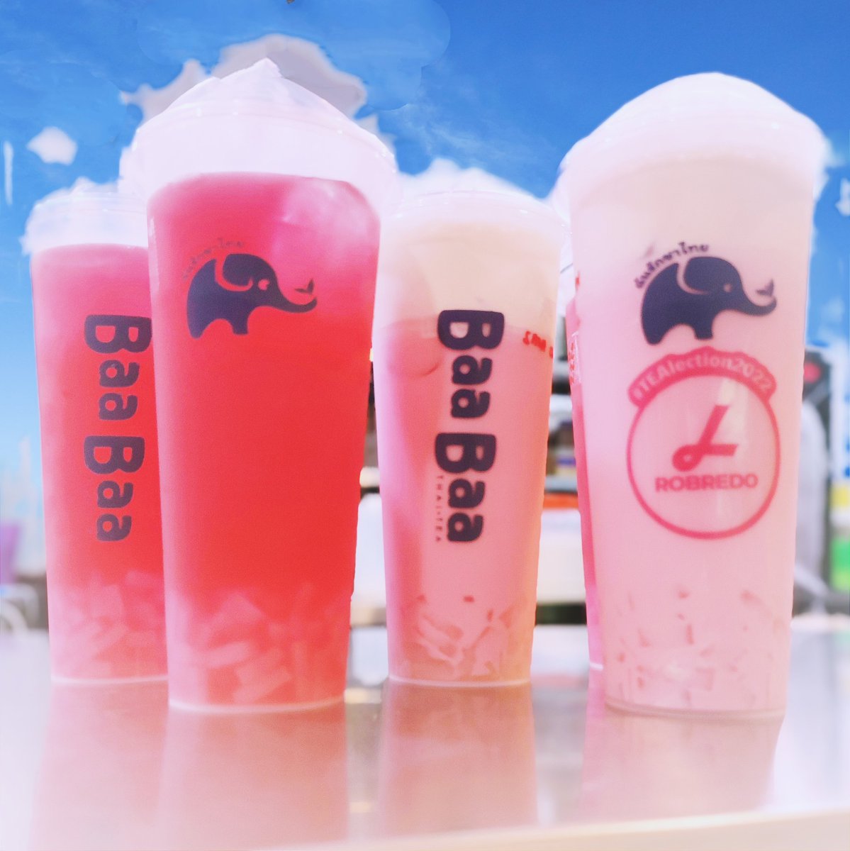 MrHwanBlack's tweet photo. Celebrating Easter with clear skies & pink Thai Sala fruit teas π
ππ·7οΈβ£
#LifeInPink
#PinkPath
#PusoSaPuso https://t.co/wkfdAyDRRV