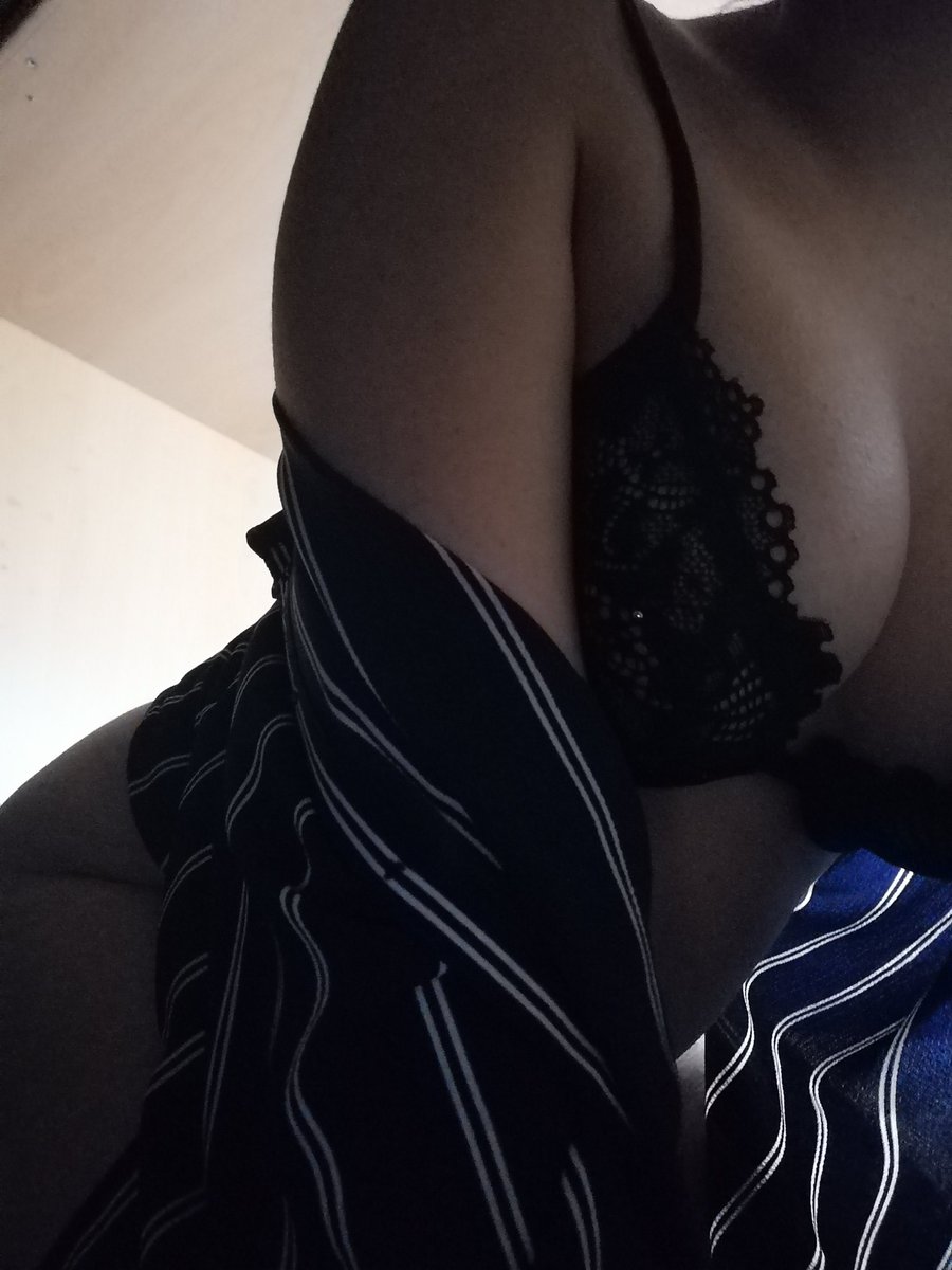 carolinared12's tweet image. undress me🔪