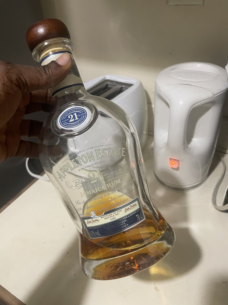 marlonmusique's tweet photo. Opted to bring the 21… slap weh all that and no real hangover #GoodRum https://t.co/Agni2b8zW0