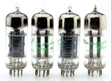 BrianRoemmele's tweet photo. It is 1955 and you arrive with an iPhone, would a scientist or engineer begin to understand how it worked?

No.

The processors contain billions of transistors. No scientist of the 1950s could conceive billion transistors on a singe wafer of silicon.

Think 60 years forward now. https://t.co/kZpnhWbpmc