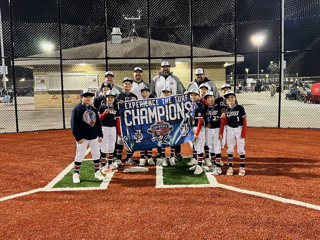 CitiusI's tweet photo. 10u Navy take the JP Sports Experience the Turf in Arlington Heights, IL. Great job!!! @PlayJPSports @MidwestRankings #marucciHTG @Citiusbb https://t.co/c4FA6vCAq7