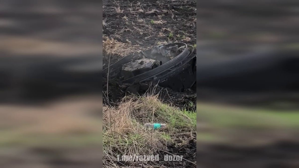 PolymarketIntel's tweet photo. #Ukraine: The aftermath of a claimed foiled Ukrainian attack on the Russian positions near Izium, #Kharkiv Oblast - a T-80U tank was captured and another vehicle (BMP?) was destroyed. 
Interestingly, the T-80U tank appears to be previously lost by the RU army and then used by UA. https://t.co/U3c4xJHty3