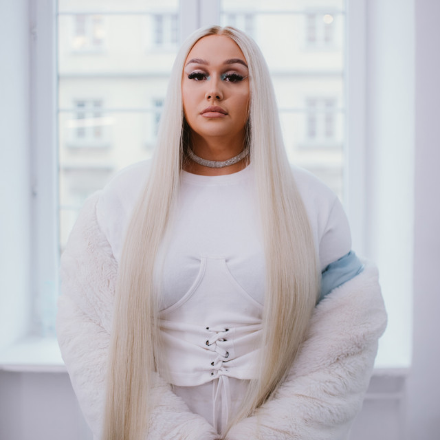 xplainparadise's tweet photo. chciałbym mieć taki glow up jak oliwa brazylia https://t.co/GwztUtdifq