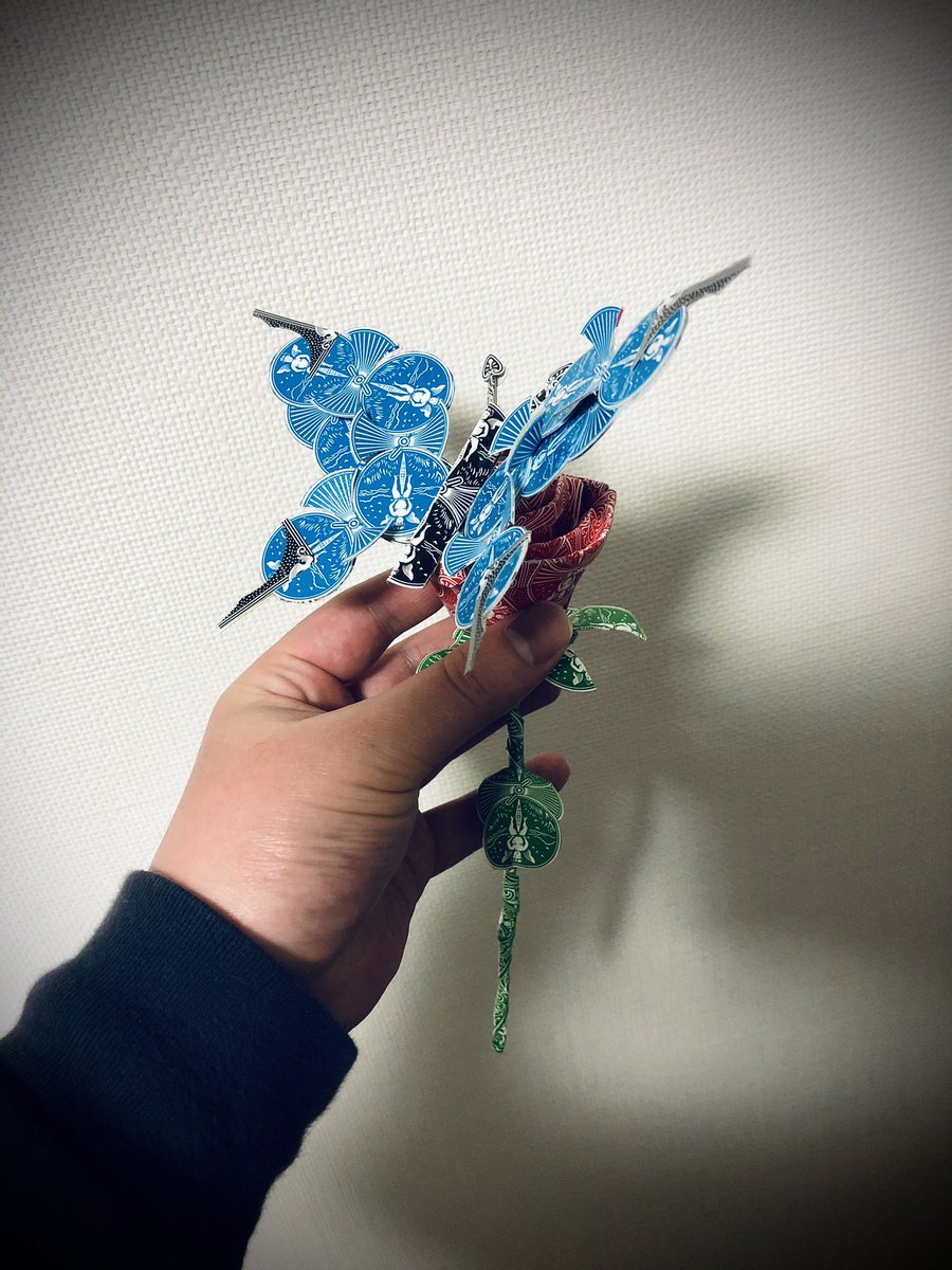 Loop09kowa's tweet photo. トランプの蝶🦋と薔薇🌹

#トランプアート
#蝶
#薔薇 https://t.co/fyp8qsAST6