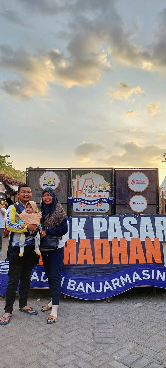 AlfiFR's tweet photo. my first ramadhan with them, alhamdulillah... 🥰 https://t.co/78mYPQsgph