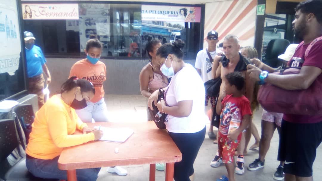 cmdnapc's tweet photo. #VamosConTodo Continuamos con el #PuntoDeControl en el @terminalpc por instrucciones del alcalde @JCbetancourt72 en marco del operativo #SemanaSanta para prevenir el traslado ilegal de niños y adolescentes a través del este terminal. @apuertocabello @MaDanielaDiaz31 https://t.co/L6tXbBXBit