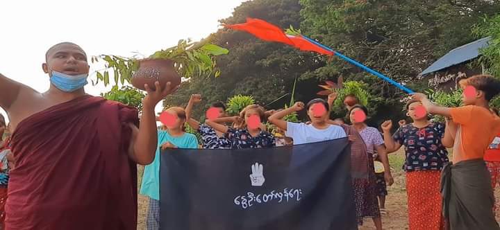 riri6160's tweet photo. Despite having difficulties, the Pyigyitakun’s night strike led by a monk who is charged under section 505 (A) , was continued successfully today.   #EasterEggStrike #PrayForMyanmar #2022Apr17Coup #WhatsHappeningInMyanmar https://t.co/g9x3zH0r0L