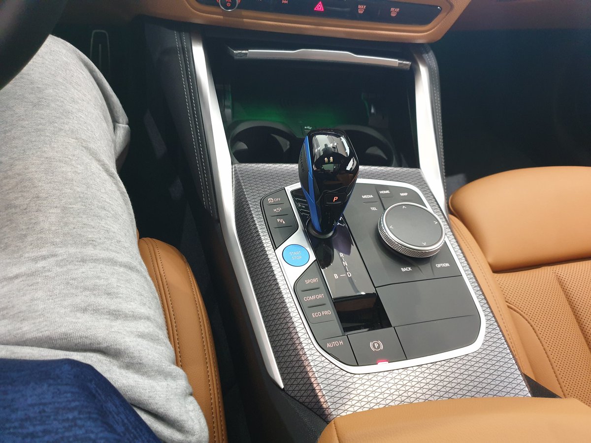 regdoll44's tweet photo. 영종도 BMW 드라이빙 센터 방문해서
전시된 i4를 보고 왔네요
빨리 받고 싶다 https://t.co/LrqCeb8YTE