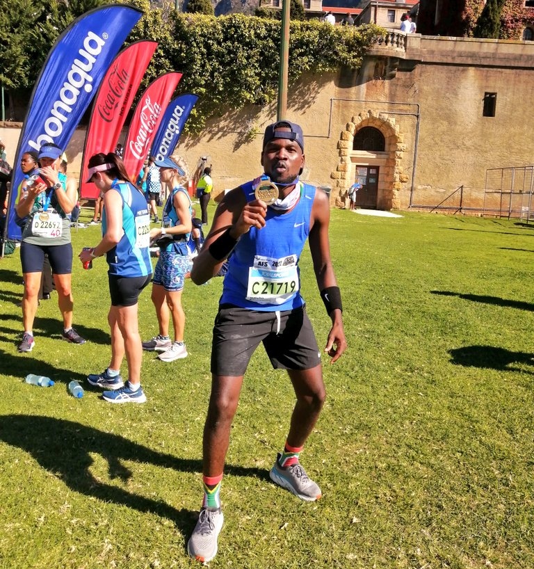 KhumbeloNaledz4's tweet photo. I am pleased to know that my younger brother @Nale34843837 has successfully finished @2OceansMarathon 2022 in Cape Town today, he is well representing us and we are looking forward to Camrades Marathon 2022 Durban to Pietermaritzburg in August.
#TTOM2022
#56km
#Medalwinner
#Ultra https://t.co/HOu0lAK2kM