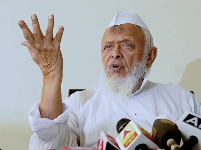 Millat_Times's tweet photo. मध्य प्रदेश और अन्य राज्यों में मुसलमानों की संपत्तियों पर बुलडोजर चलाए जाने के खिलाफ जमीयत उलेमा ए हिंद के सदर मौलाना अरशद मदनी @ArshadMadani007 ने सुप्रीम कोर्ट में अर्जी दायर की है https://t.co/m9GX2n29lW