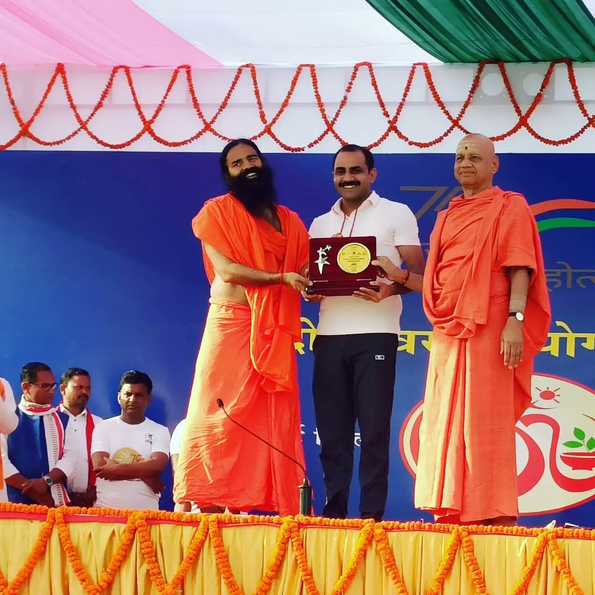 navbharatbah's tweet photo. Our Exe Member Shri #NiranjanKumar had the Opportunity to meet and enjoy the Yoga session of #Yog #Guru Shri @yogrishiramdev at the presidential palace today at #Indraprestha (Delhi)
#Presidential
#yoga
#patanjali YogPeeth
#india #Bharat #bahrain
#culture https://t.co/qol4itHvjD