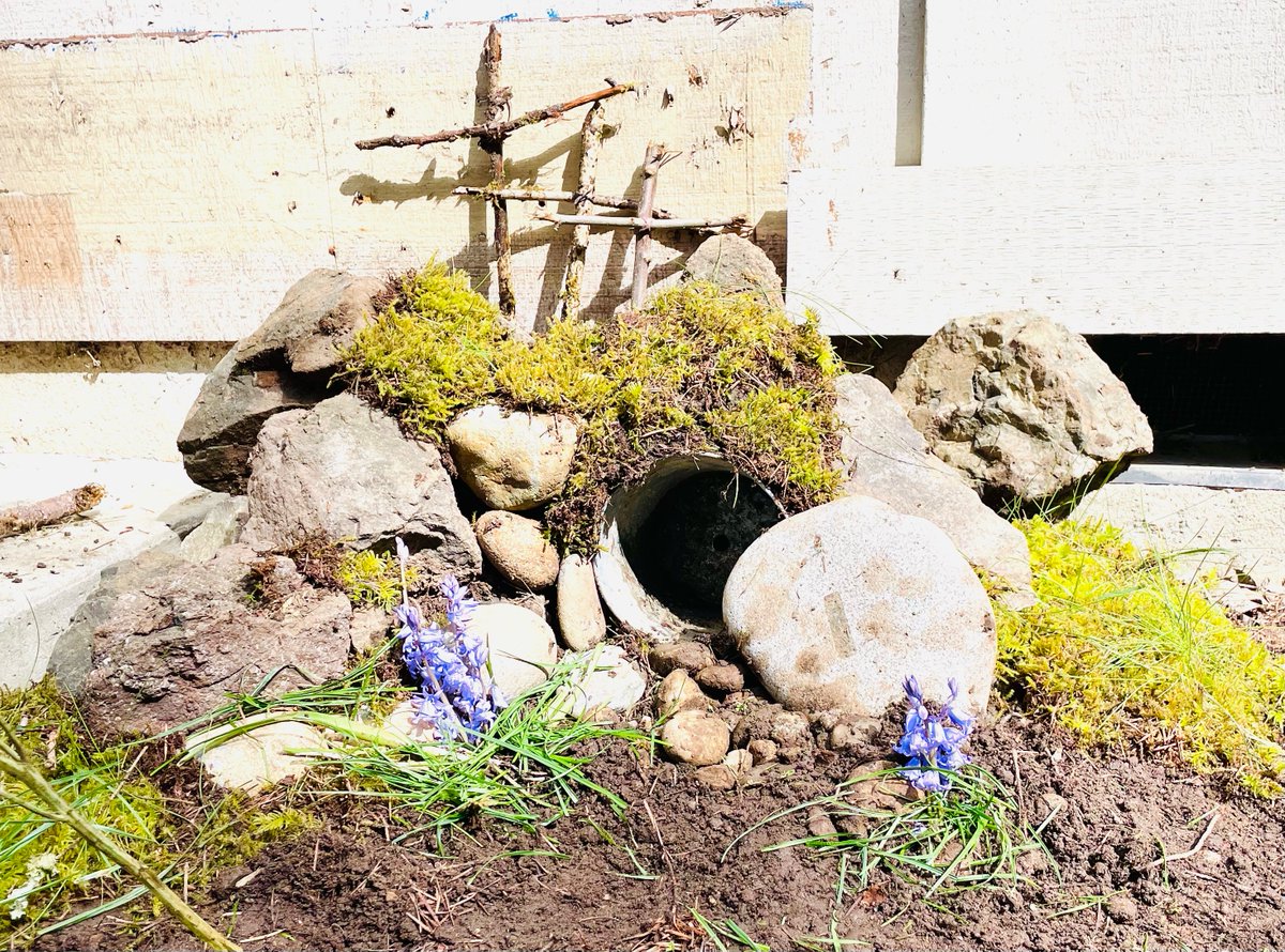 e_baumgaertel's tweet image. Historical fact: Jesus’s death and resurrection. 
Fact of Divine revelation: believer's salvation.

Out of love for all mankind, He died to take the punishment for sin that we deserve so all who believe will rise again to eternal life with Him. He is risen.
#1Cor15 #Heisrisen