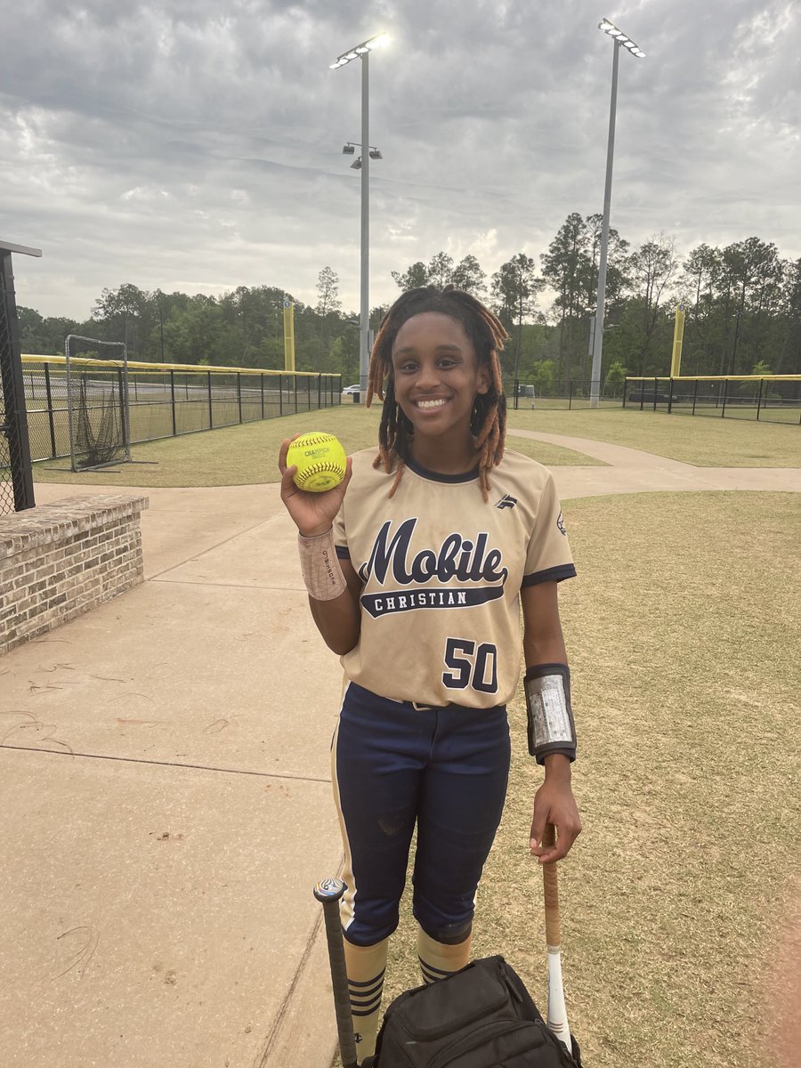 In the park HR ⁦<a href="/Coach_T_Bradley/">T_Bradley</a>⁩ ⁦<a href="/SBCoachSav/">Savannah McHellon</a>⁩