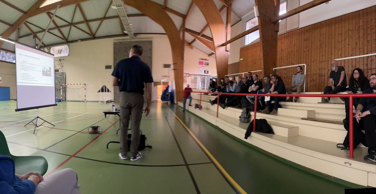 Blatrie_Oliv34's tweet photo. Avec Isère Basket Ball et Alex Laumet pour la présentation aux clubs isérois et leurs élus du Plan 5000 terrains. Bonne initiative du comité qui devrait initier des projets de lieux de pratique #planinfra #plan5000terrains https://t.co/FRupDhHaPg