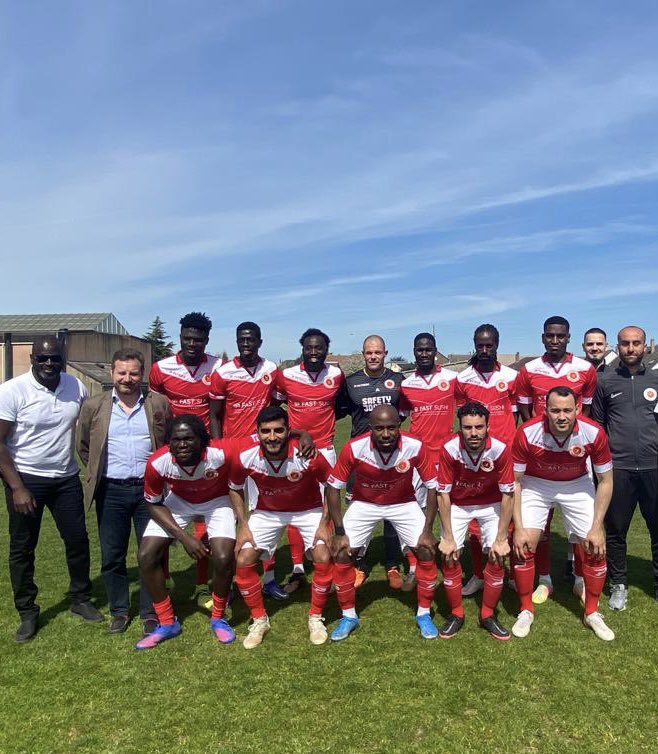 BonnaterreL's tweet photo. Ravi d’avoir donné le coup d’envoi du match #CSPFoot / #Oissel au 5e tour de la #CoupedeNormandie. Après 40 minutes de jeu, les caudebeco/saint-pierrais mènent 1 à 0 après une belle action collective conclue de la tête ! Allez #Caudebec ! ⚽️☀️😎 https://t.co/G0MYNLacXb