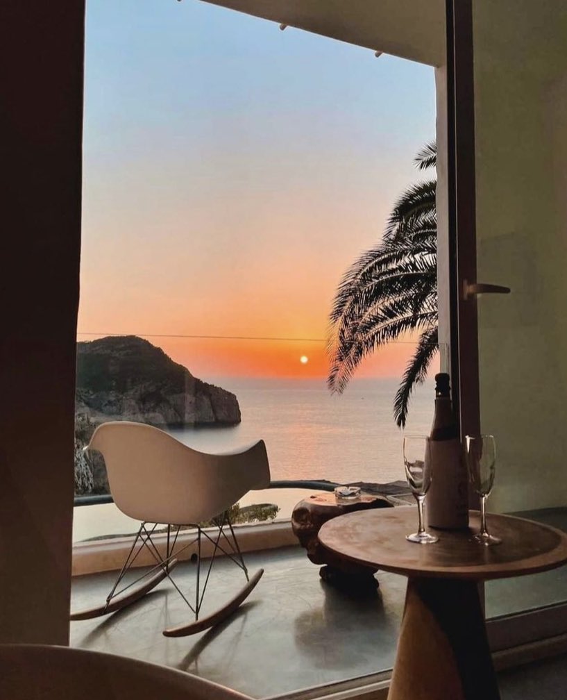 W0rld2026's tweet photo. Sunset in Ibiza https://t.co/dbmvtU53uu