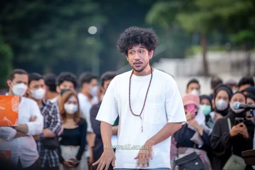 LewatLensaNews's tweet photo. TEDDY ADHITYA | Pre Event Ramadhan Jazz Festival (RJF) 2022 | Lapangan Banteng, Jakarta | 16 April 2022

📸 by @iway_bagiartana

#11thRJF
#RICMAUPDATE 
#MelodyOfKindness 
#wartajazzfestivals 

#ramadhanjazzfestival #musicfestival #musicnews #musicinfo #infokonser #infomusik https://t.co/Ct5ud4eLpq