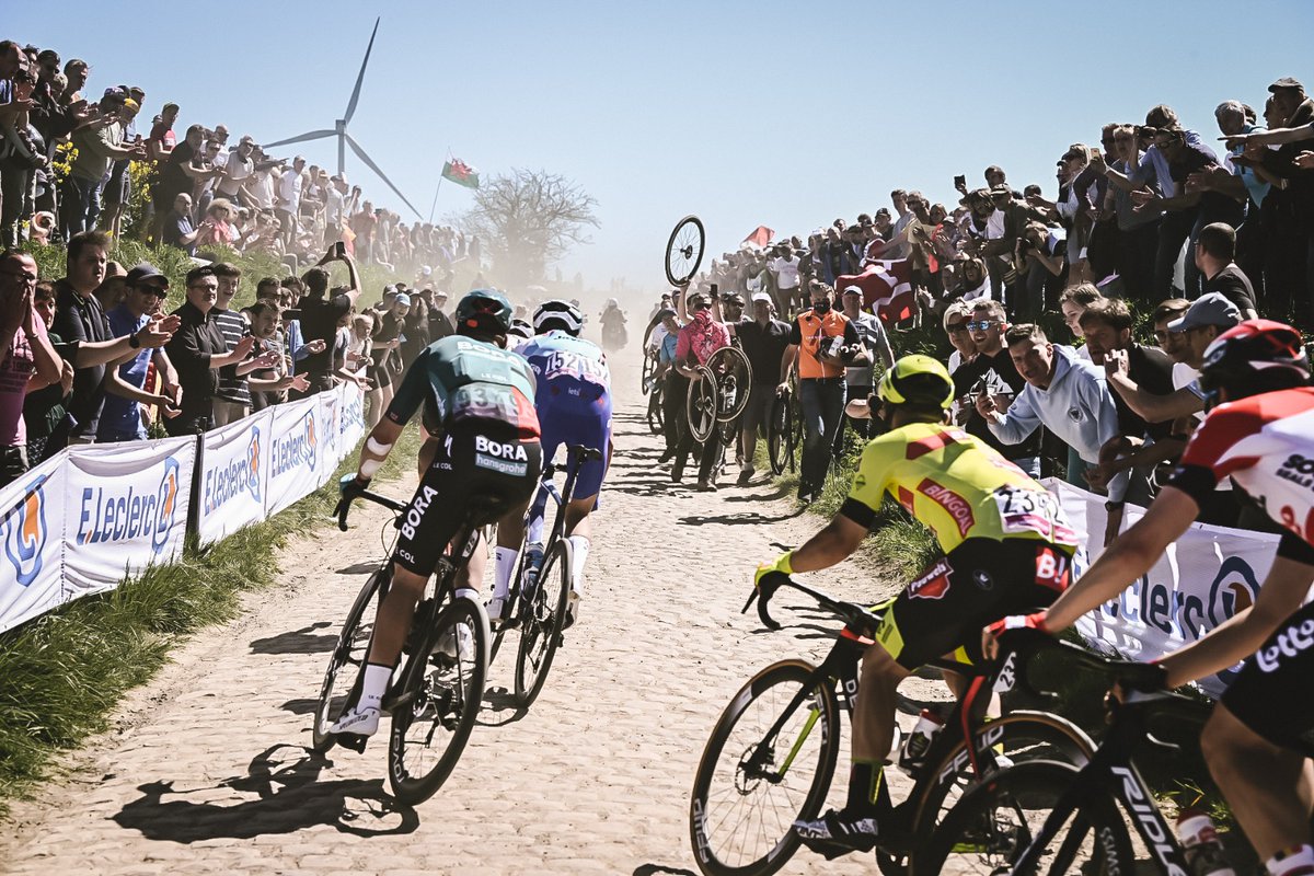 parisroubaix's tweet photo. The fans are back on #ParisRoubaix 😍
Le public est de retour sur #ParisRoubaix 😍

📸 A.S.O / @PaulineBallet https://t.co/RYdcokYHHp