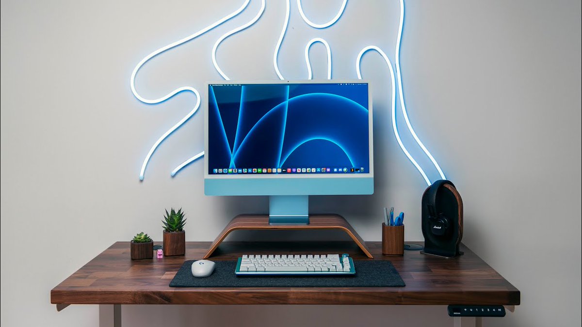 NEW VIDEO!! Ultimate Modern Desk Setup (2022) - Simple & Clean! youtu.be/8ZF5Yauz7U8 Retweets Appreciated! #desksetup