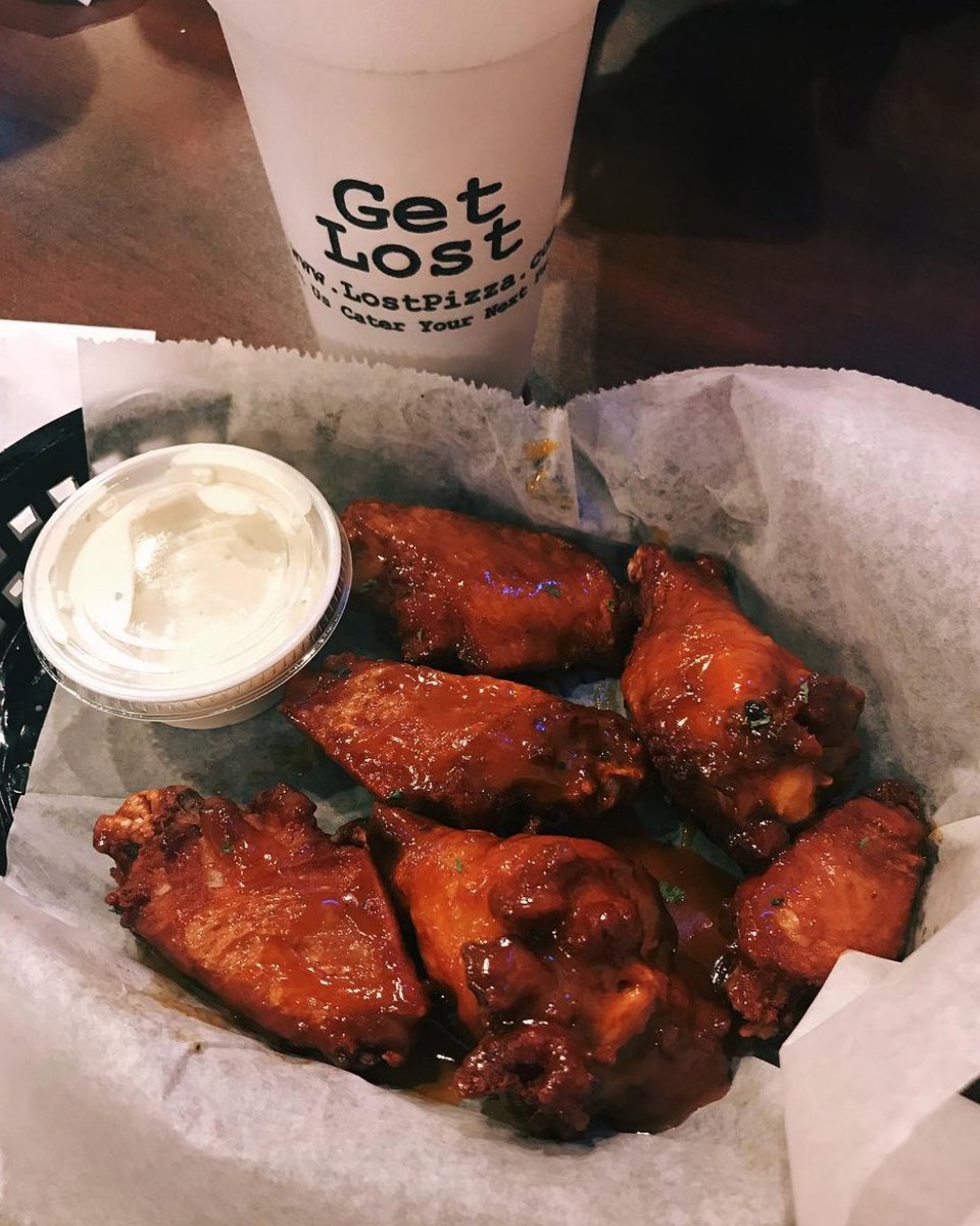 GetLostPizza's tweet photo. Try our Lost Pizza Award Winning Wings in Mild, Hot, Stupid Hot, BBQ, Gen Tso's, Sweet Teriyaki, Jamaican Jerk, Golden Honey BBQ 🔥 https://t.co/dqmecXsRXg